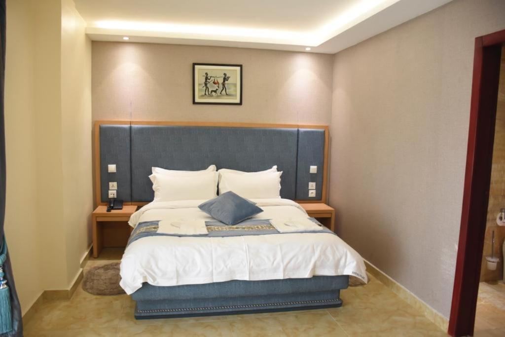 Hotel Royal Palace Дуала Экстерьер фото