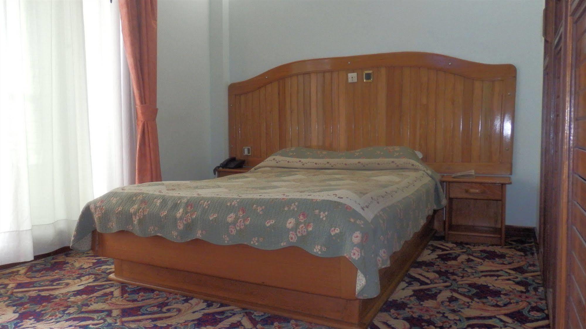 Hotel Royal Palace Дуала Экстерьер фото