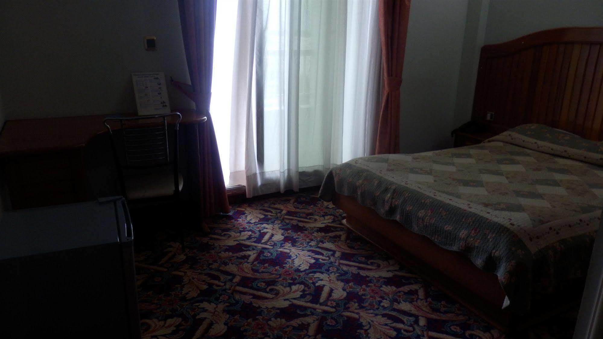 Hotel Royal Palace Дуала Экстерьер фото
